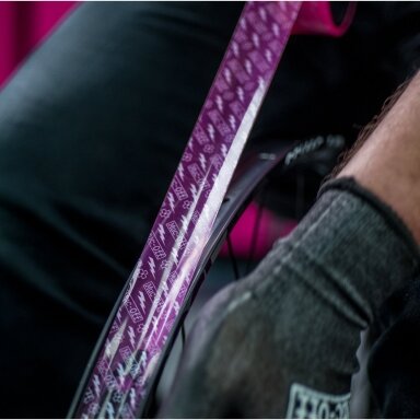 Muc-off bekamerinio ratlankio juosta 25mm 50m. Muc-off bekamerinio ratlankio juosta 25mm 50m.